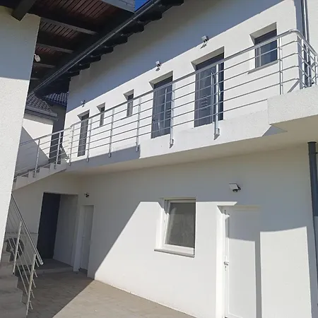Apartment Prenociste *